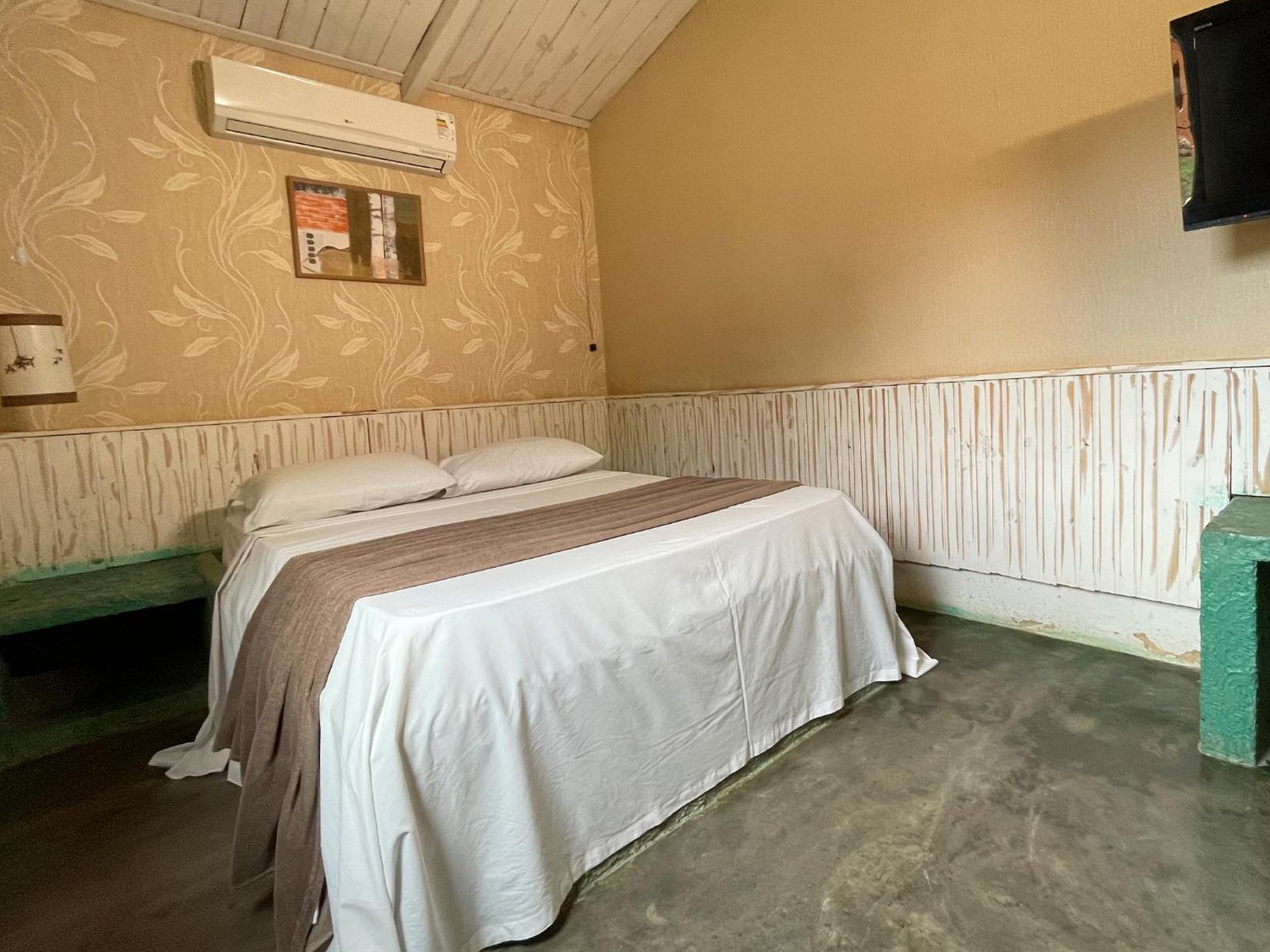 Ranchos 30 Fazenda Hotel Hidrolandia (Goias)