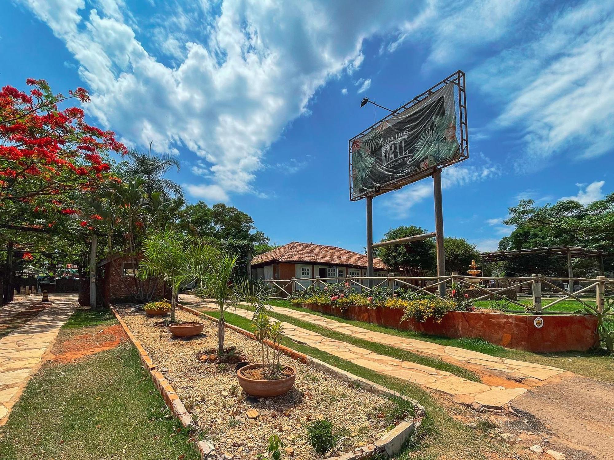 Ranchos 30 Fazenda Hotel